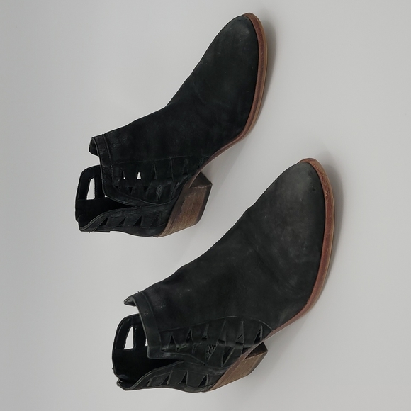 Vince Camuto Prestetta Ankle Boots Booties Pointed Toe Suede Cutout Side Black - Picture 2 of 12